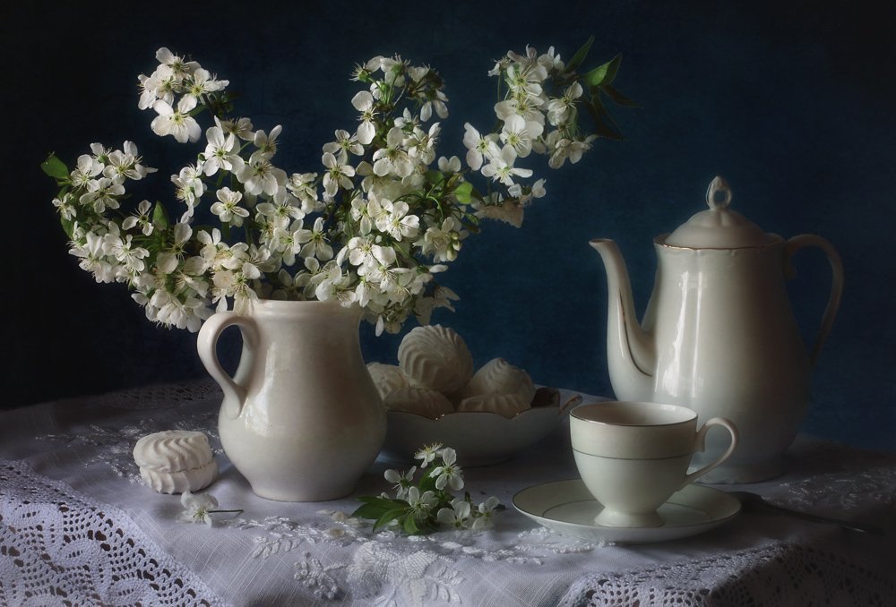 Te-stund med vita blommor av Tatyana Skorokhod