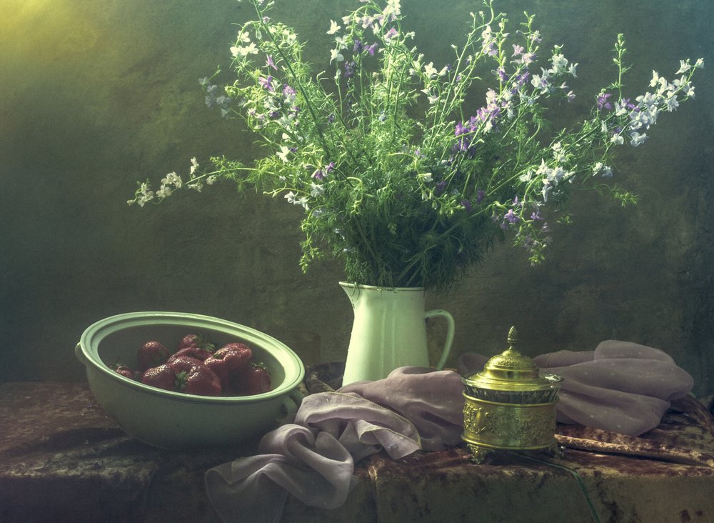 Vildblommor och jordgubbar av UstinaGreen