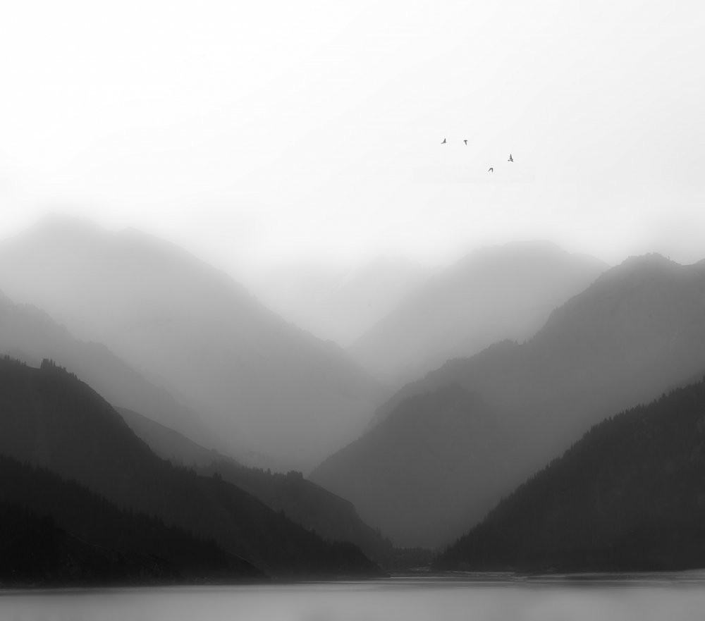 Misty Mountain Layers av chenyi wang