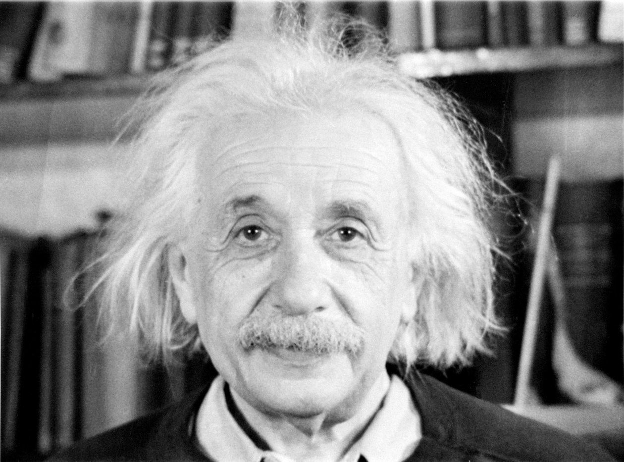 EN SEKVENS FRÅN DOKUMENTÄRFILMEN "ATOMIC PHISICS"": VETENSKAPEN ALBERT EINSTEIN - 1948 - IX INTERNATIONELL FILMFESTIVAL I VENEDIG - av Unknown