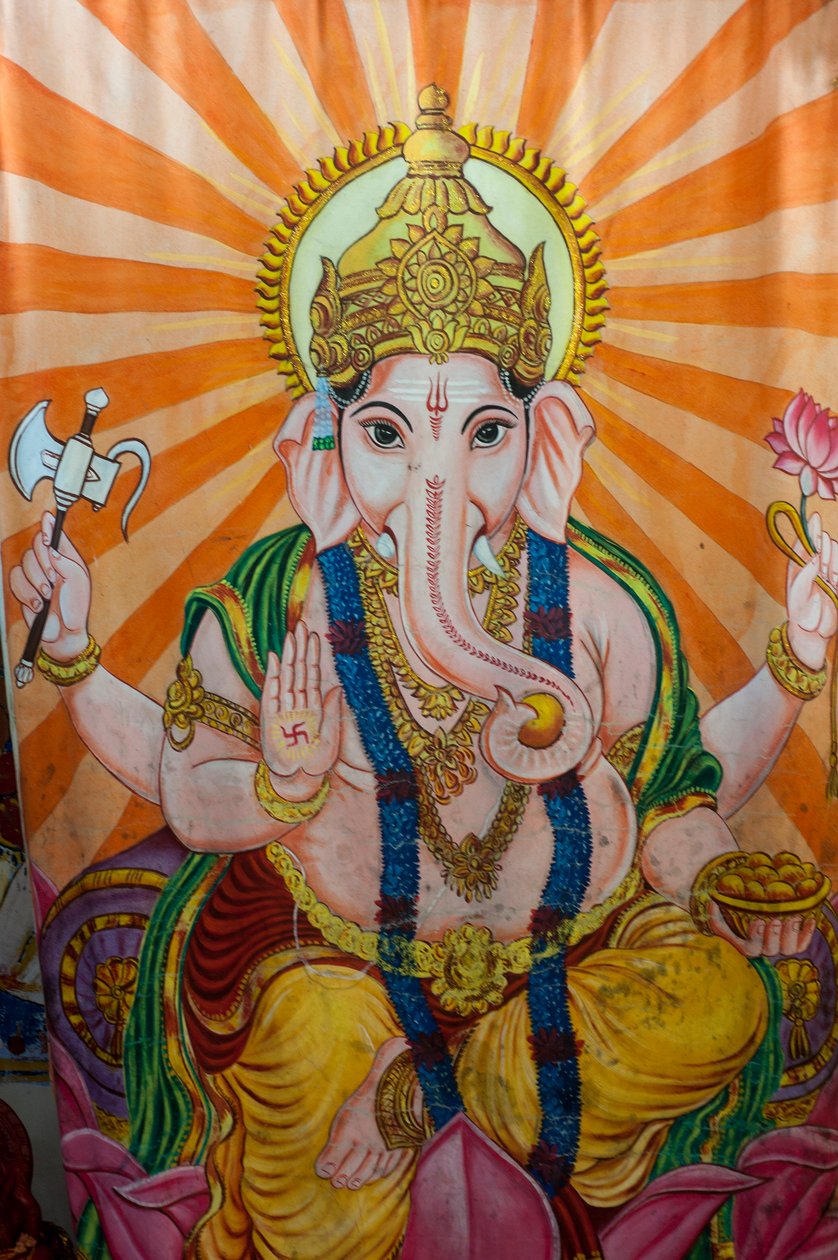 En målning av gudomen Ganesh med elefanthuvud på en skärm i byn Kovil i Tirukovil, Sri Lanka. 29 maj 2010. av Unknown