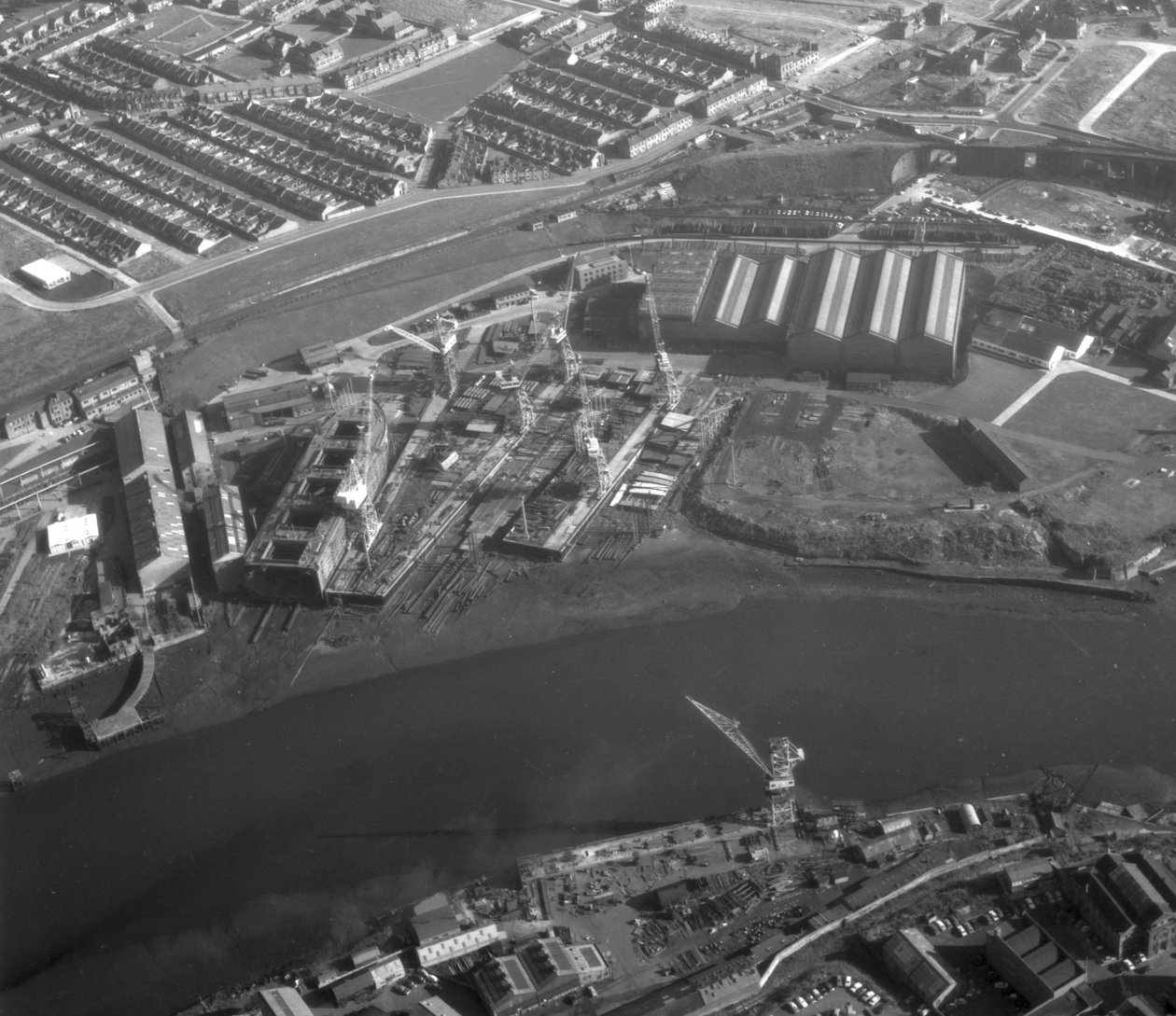 Flygbild från Southwick-varvet som visar fartyg under konstruktion inklusive Nicola, den första SD14, Sunderland, 11 oktober 1967 (bw-foto) av Unbekannt Unbekannt