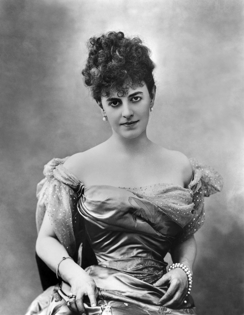 Elisabeth Riquet de Caraman-Chimay, grevinna av Greffulhe (1860-1952), fransk socialist och aristokrat. Fotograferad av Nadar, här den 30 maj 1895 av Unknown