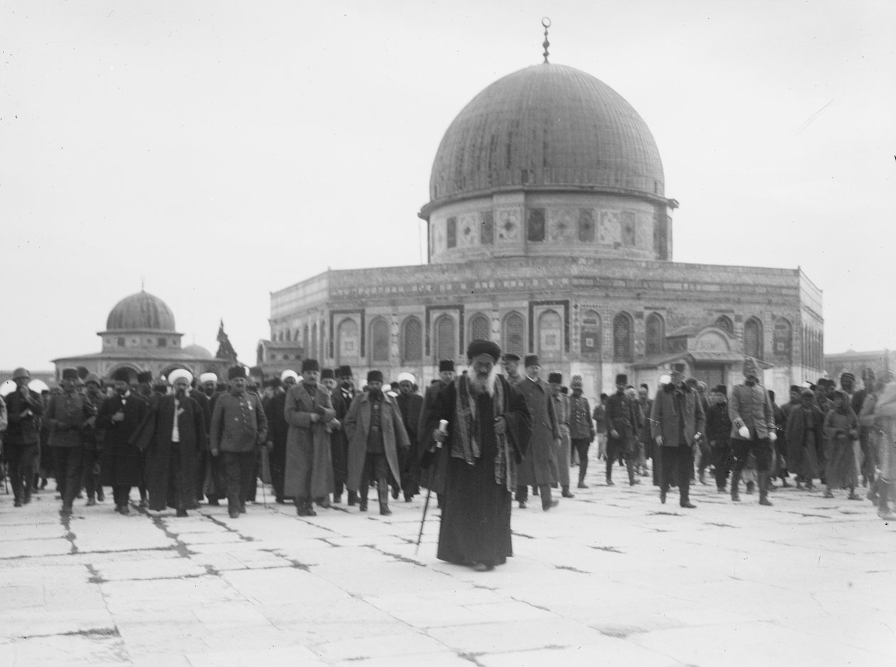 Enver Pasha och Jamal (Cemal) Pasha besöker Klippdomen, Jerusalem, 1916 (bw-foto) av Unbekannt Unbekannt
