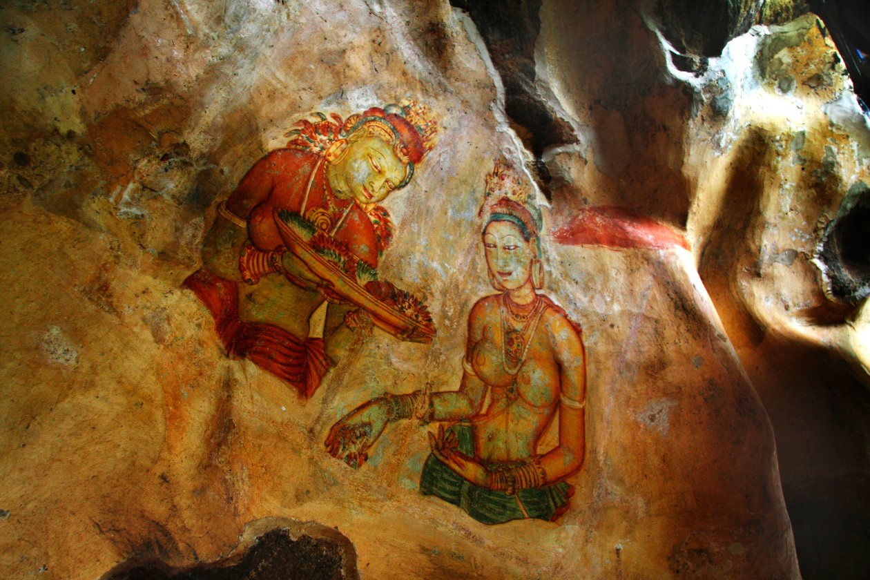 Fresker på väggen av Sigiriya-klippan, i Matale-distriktet i Sri Lanka. Denna 370 meter höga lavahög av en gammal vulkan är känd för det befästa palatskomplexet, byggt under kung K:s regeringstid av Unknown