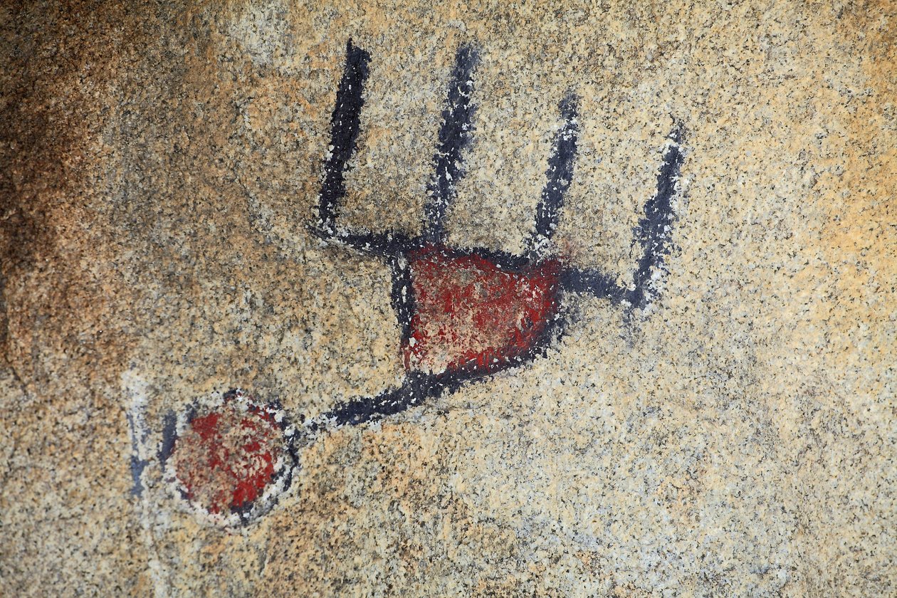 Indiska hällristningar i Nordamerika. Målning tillagd på 50-talet för inspelningen av en western. Park National Joshua Tree, Kalifornien, USA. Nordamerikansk indisk kultur av Unknown