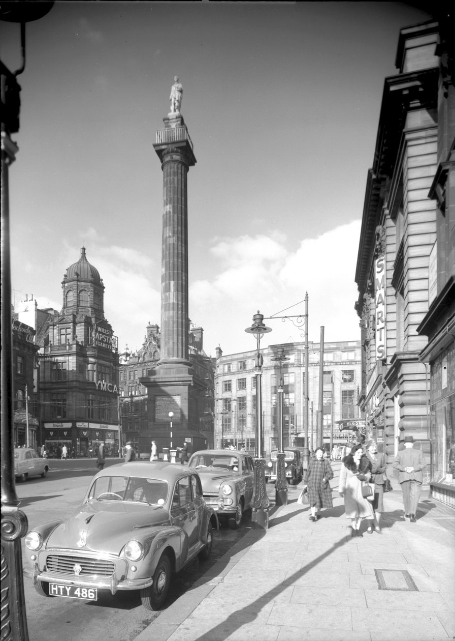 Utsikt längs Grey Street mot Grays Monument, Newcastle upon Tyne, oktober 1955 (bw foto) av Unbekannt Unbekannt