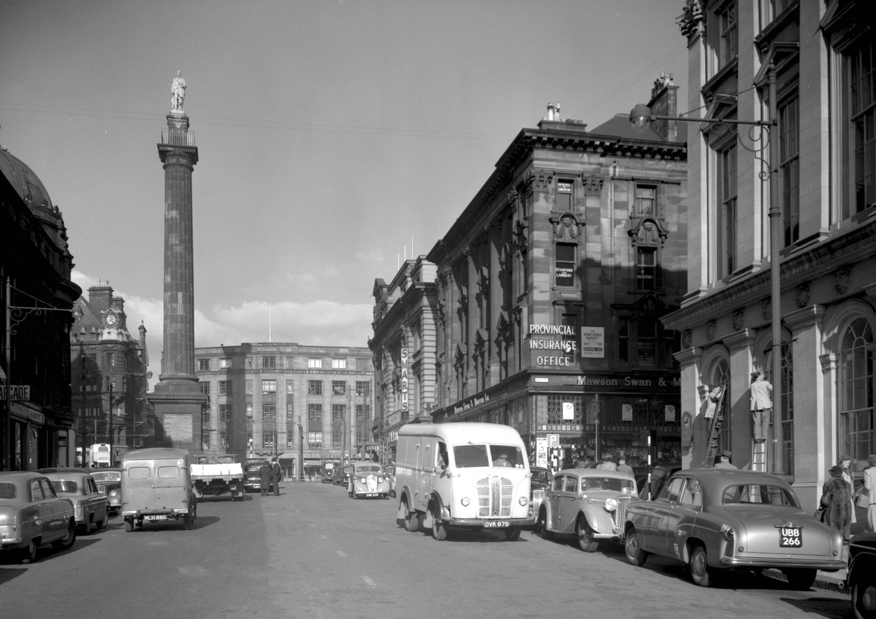 Utsikt uppför Grey Street mot Grays Monument, Newcastle upon Tyne, oktober 1955 (bw foto) av Unbekannt Unbekannt