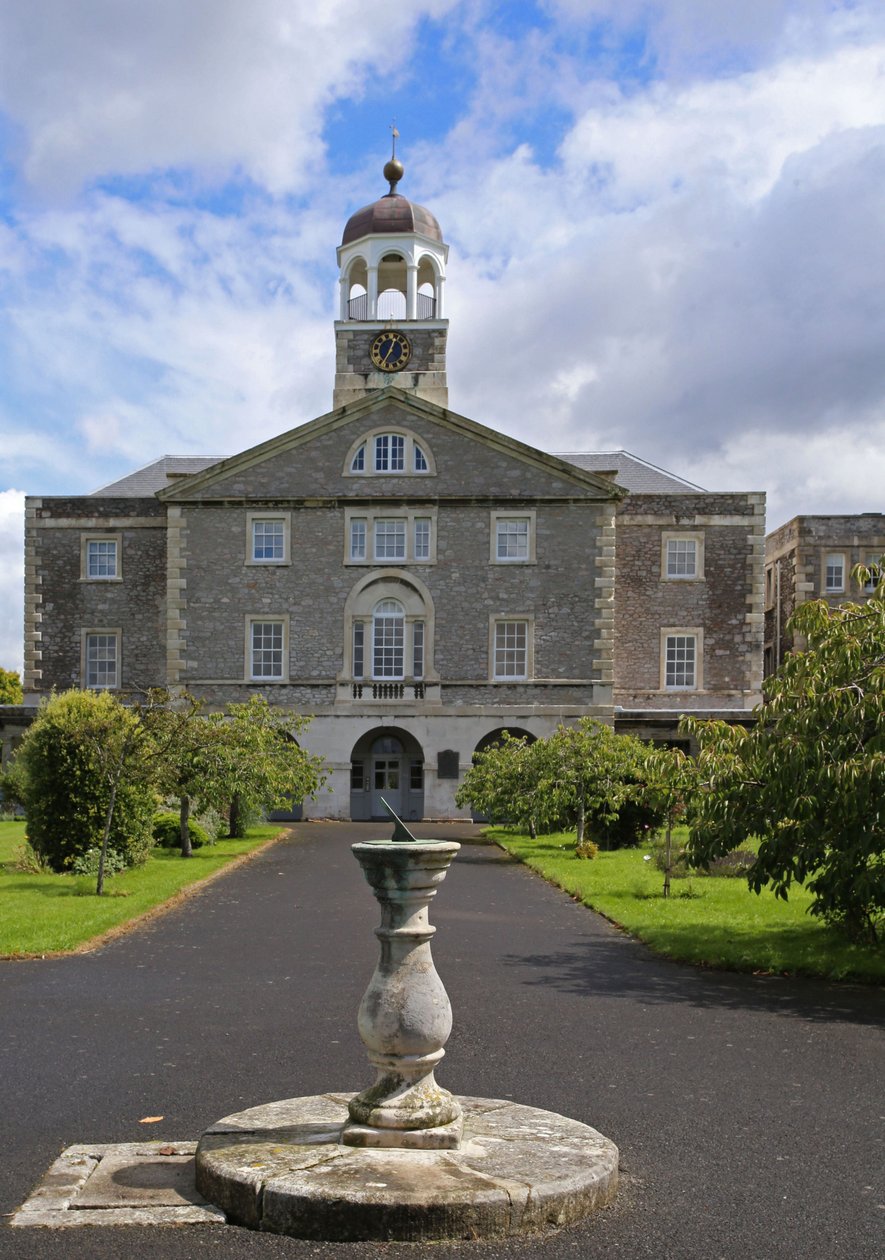 Utsikt över Trafalgar-kvarteret, med solur, av det tidigare Royal Naval Hospital, Plymouth av Unbekannt Unbekannt
