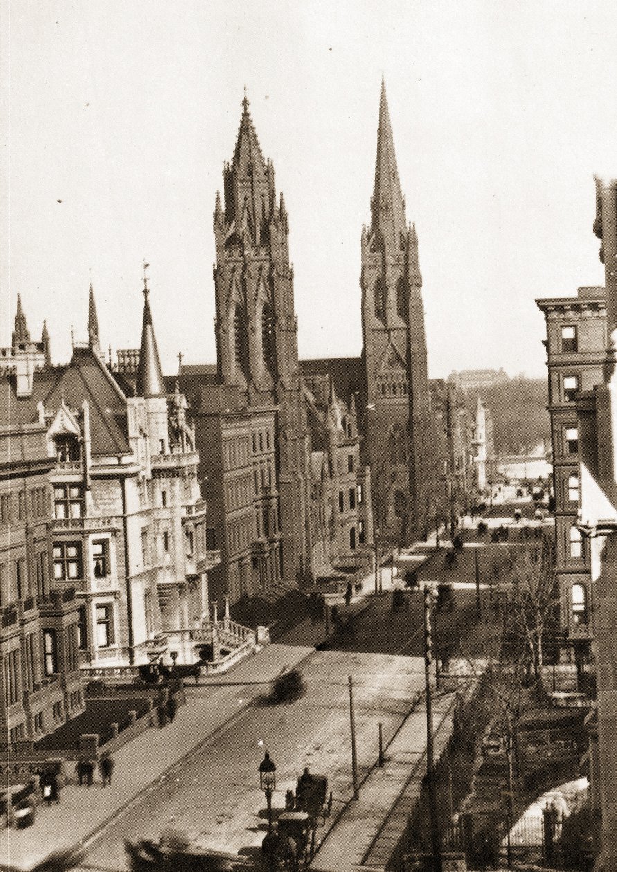 Herrgårdar och kyrkor på 5th Avenue, nedanför Central Park, New York City, ca 1884 av American Photographer