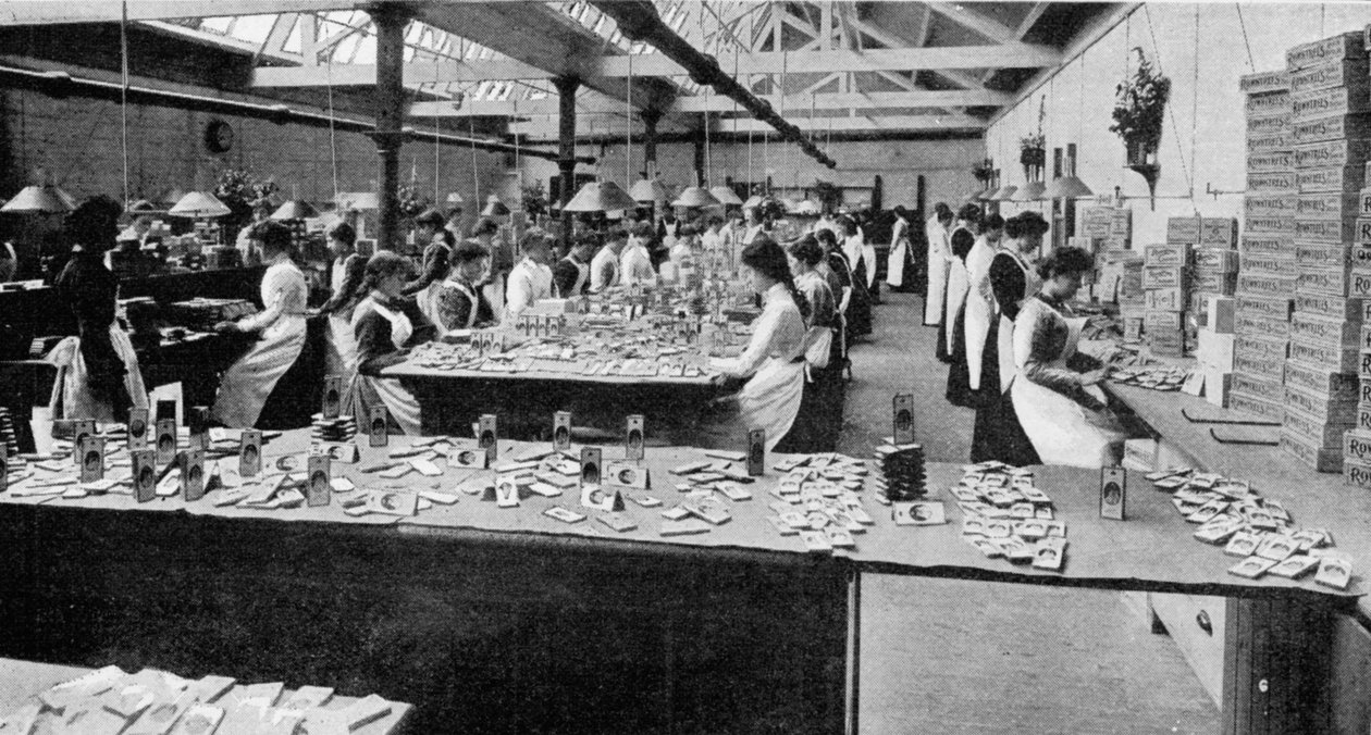 Fylla chokladaskar på en York Factory i Readiness for the Queens Teas, illustration från The Graphic, 19 juli 1902 av English Photographer