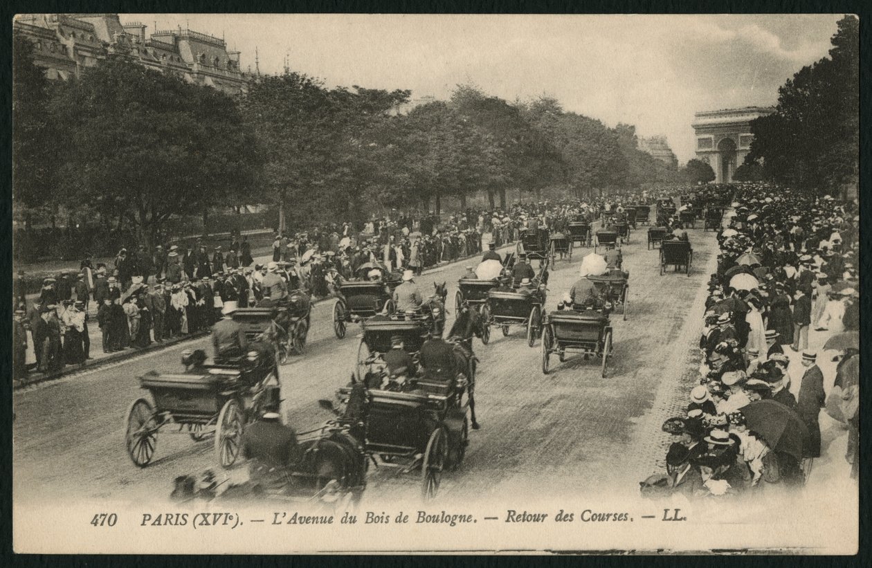 Vykort som visar återkomsten från loppen, Avenue du Bois de Boulogne, Paris, ca 1900 (photolitho) av French Photographer