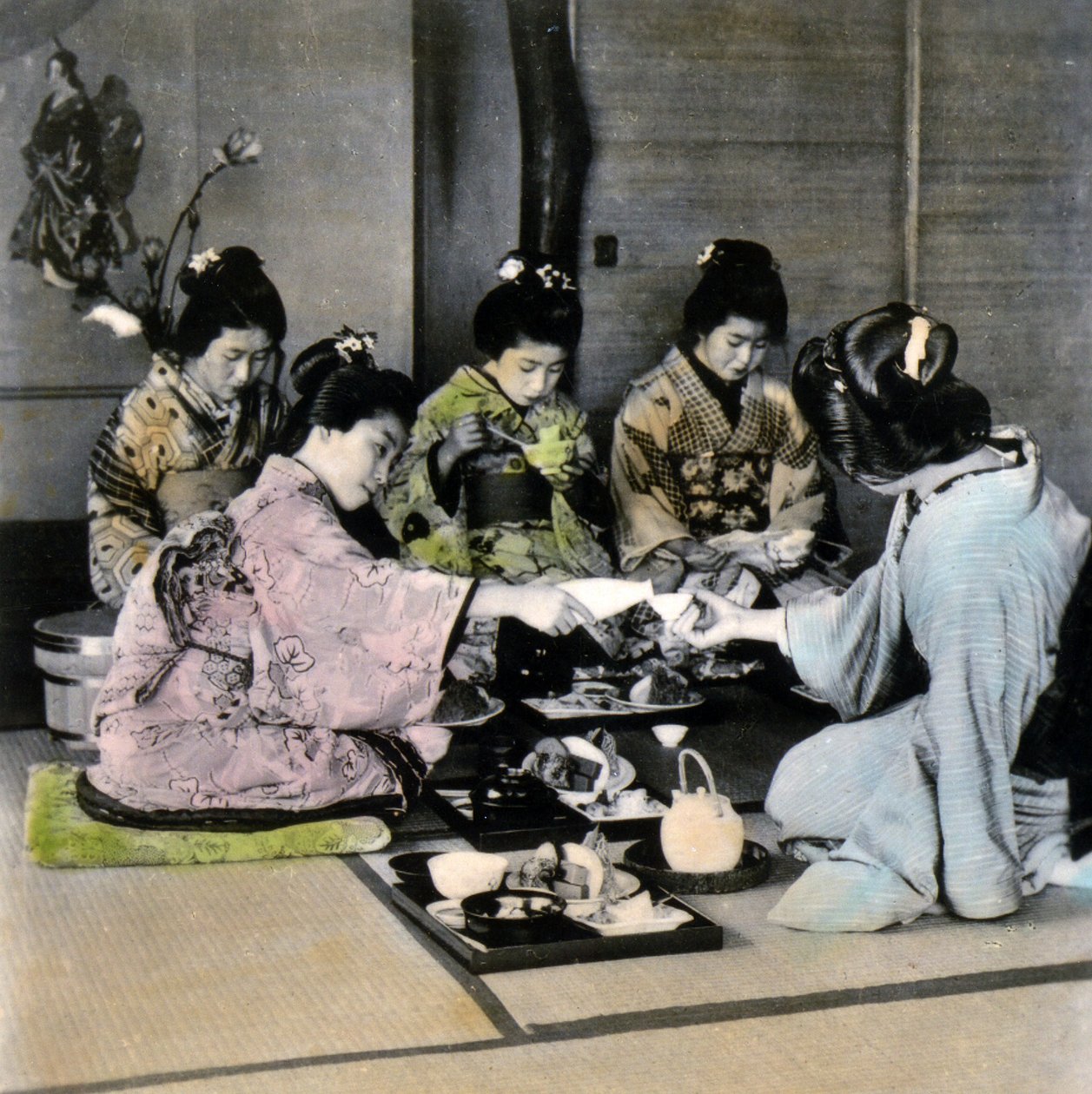 The Tea Ceremony, ca 1900 (albumfoto) av Japanese Photographer