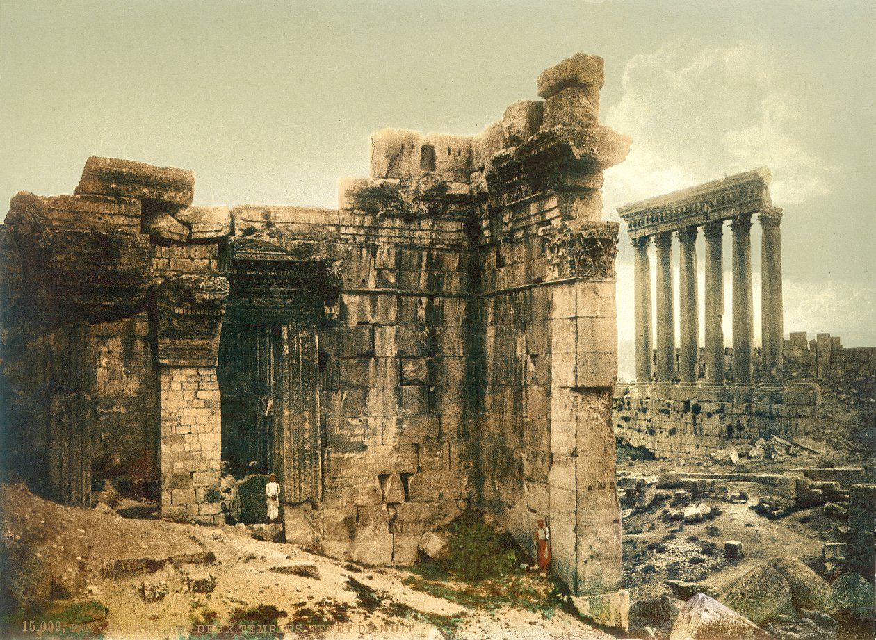 Jupitertemplets dörröppning, Baalbek, ca 1880-1900 (fotokrom) av Swiss Photographer