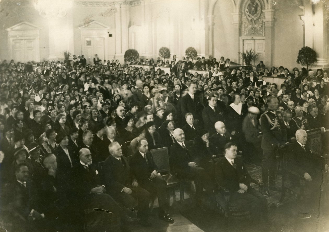 Ett plenum med Związek Pracy Obywatelskiej Kobiet, en polsk kvinnoorganisation, i Warszawa, 1933. Sittin längst till höger i republikens president, Ignacy Mościcki av Unknown