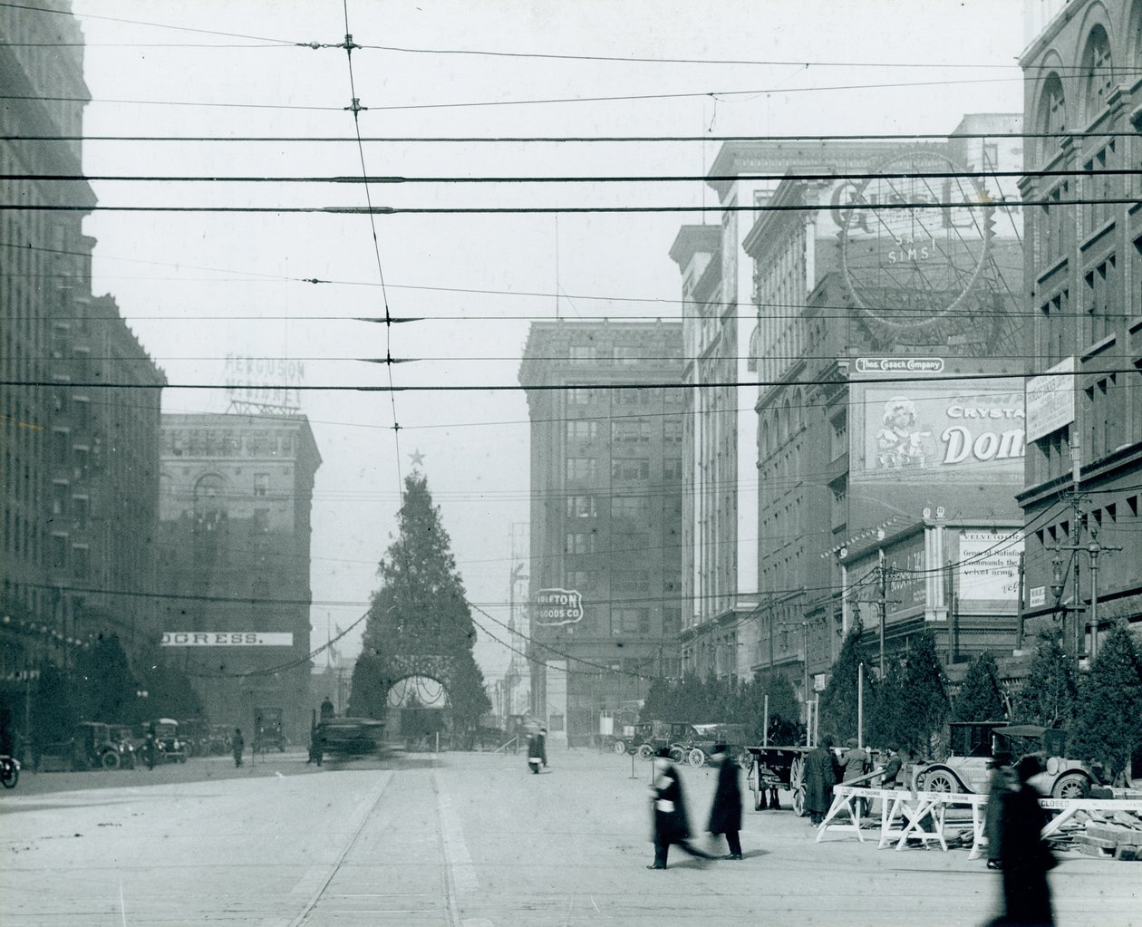 Christmas Tree holiday display on Twelfth Street between Locust and St. Charles Streets. av Unknown