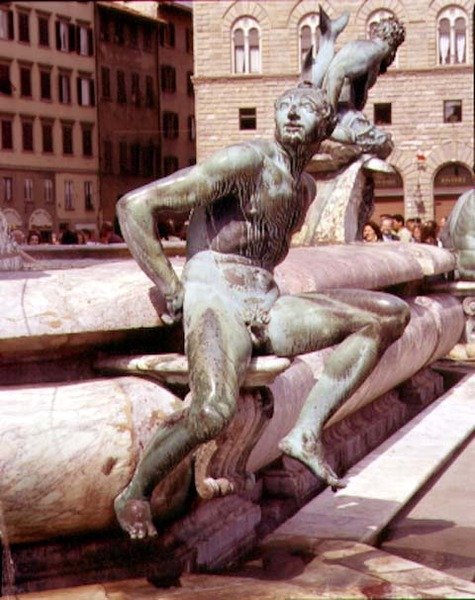 Neptunus fontän, detalj av en sittande figur av Giambologna