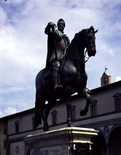 Ryttarstaty av storhertig Ferdinand I (ca 1123-90) sidovy av häst och ryttare (brons) av Giambologna
