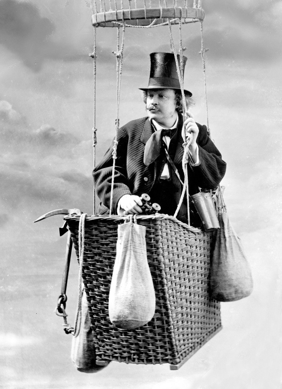 Franske fotografen Gaspard Felix Tournachon dit Felix Nadar (1820-1910) här är det ett självporträtt i studio i en gondol av en luftballong av (1820 1910) Nadar