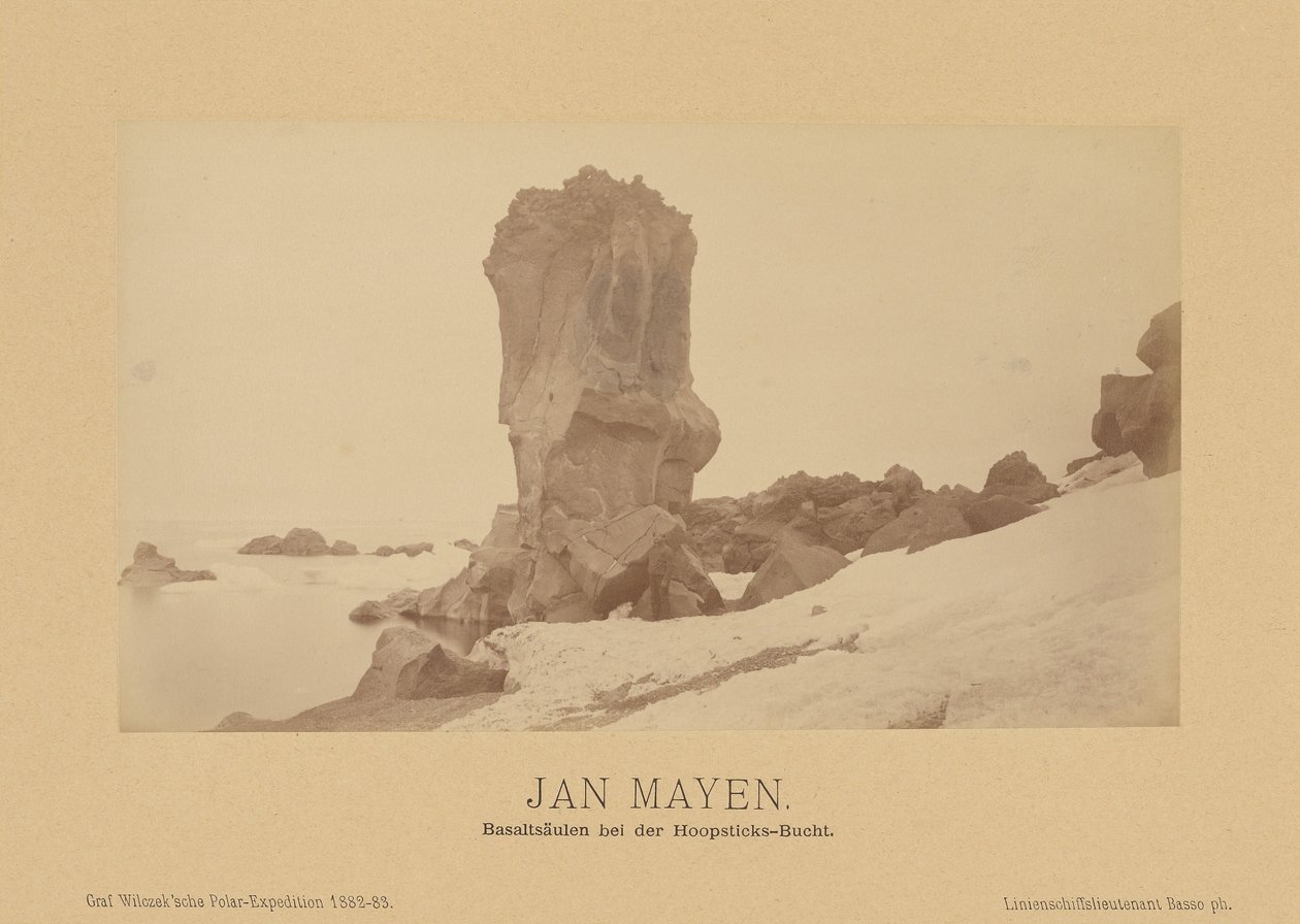 Jan Mayen, basaltpelare vid Hoopsticks Bay av (Linienschiffs Lieutenant) Richard Basso