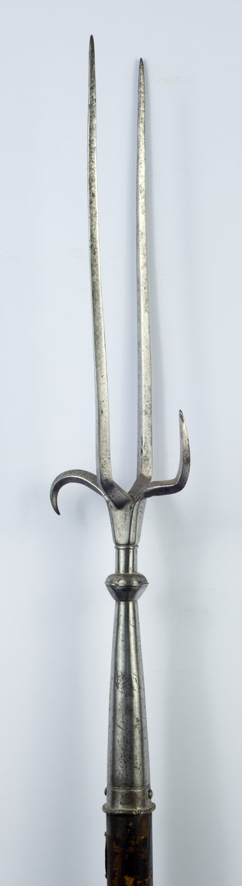 Military Fork, c.1600 (järn med restaurerat trä) av (attr.to) Italian School