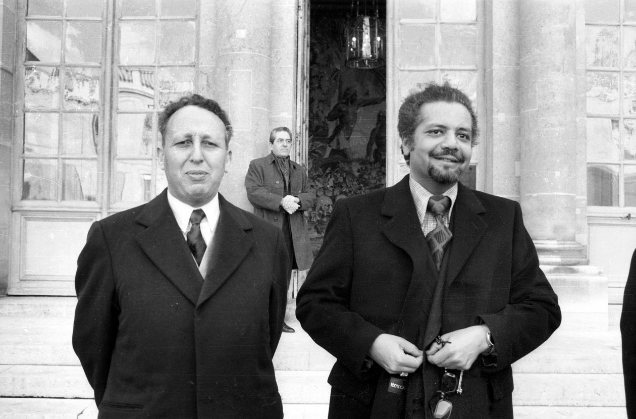 Belaid Abdesselam, Algeriets industri- och oljeminister, och Sheik Ahmed Zaki Yamani, Saudiarabiens oljeminister, den 27 november 1973 i Paris. av Unknown