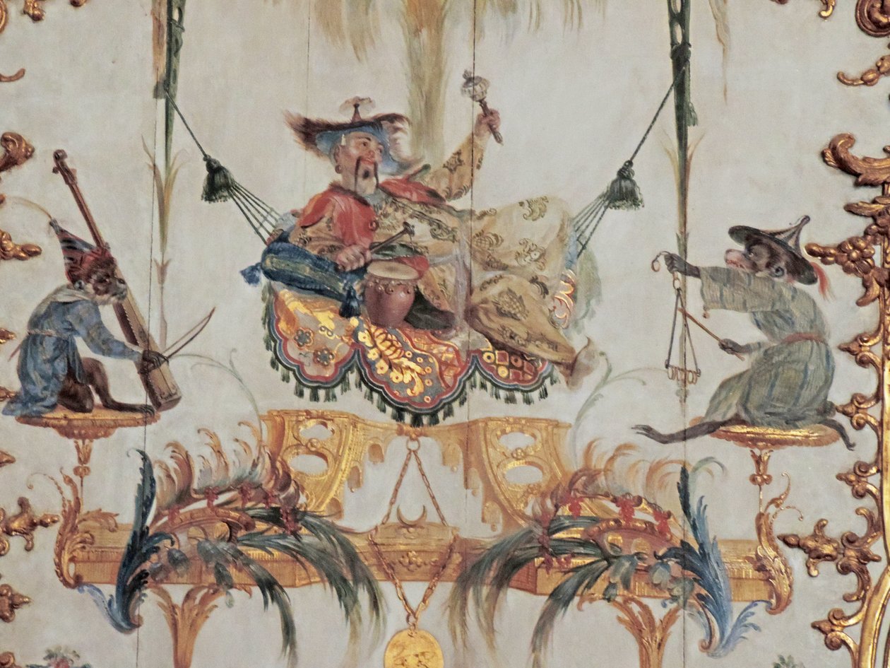Chantilly, Chateau: En detalj av dekorationen i Grande Singerie av Christophe Huet, 1737 av Unknown