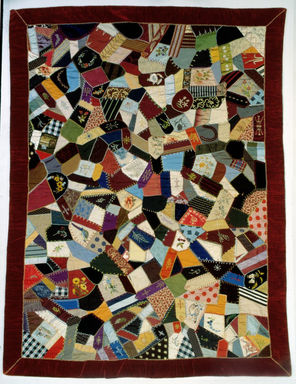 Galet täcke med inskriptionen Mother, 63 Years in one corner, 1887 (textil) av Unknown