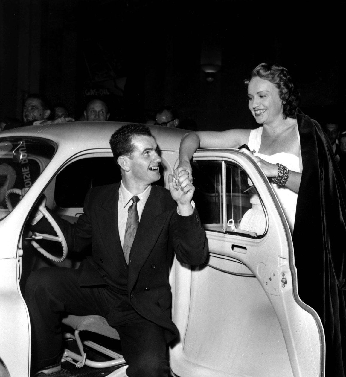Ginette Leclerc Feminine Presenterad av filmen Gas Oil Felicite Jean Brouat Dans La Renault 4 Cv under en kväll på Salle Pleyel i samband med showcasen av filmen Gas Oil den 13 oktober, av Unknown