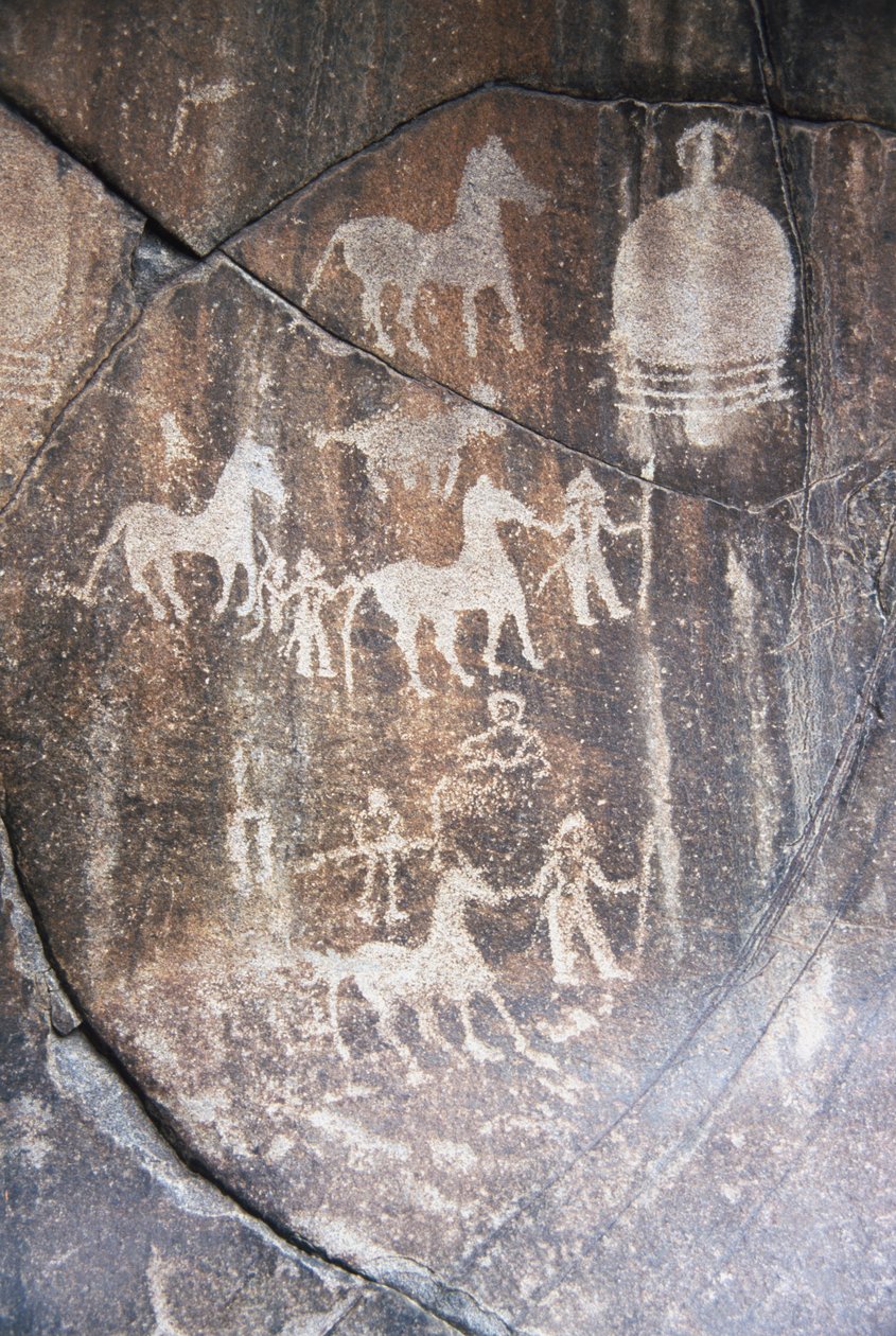 Bilder av djur och symboler finns bland de 30 000 hällristningarna nära byn Chilas i bergskedjan Karakoram i norra Pakistan. av Unknown