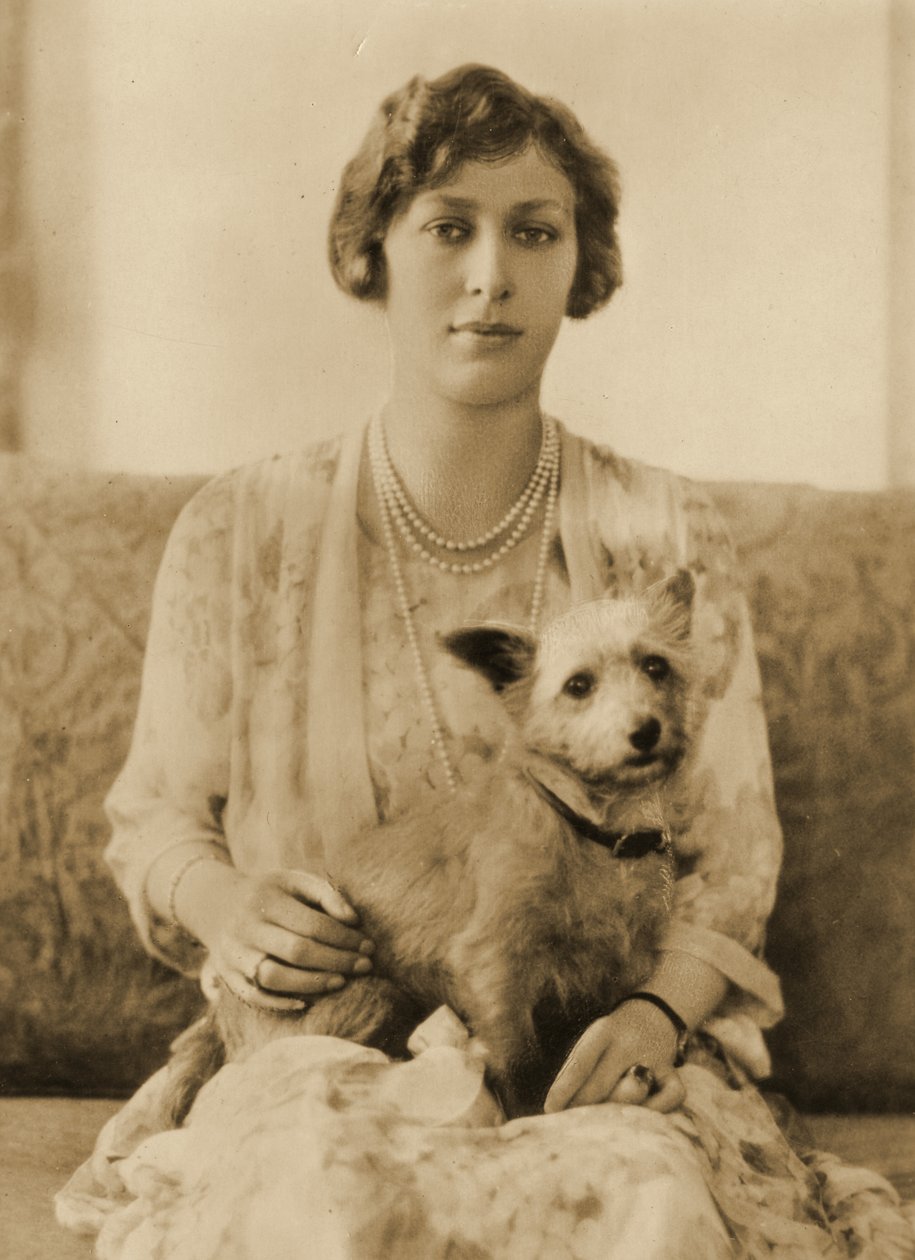 Prinsessan Mary och hennes hund c. 1920 av Unknown