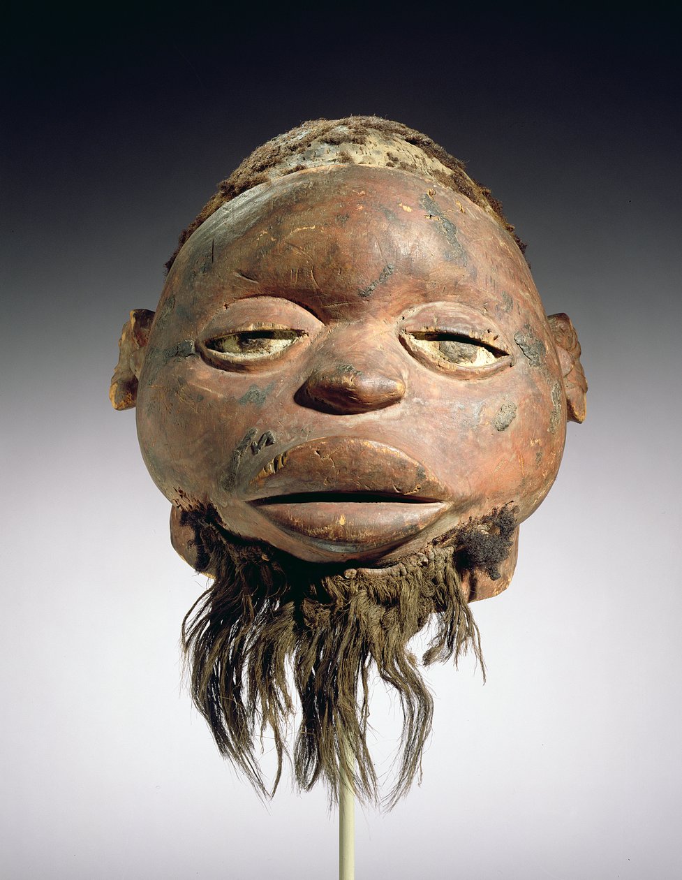 Lipiko Mask, Makonde Culture, Moçambique (trä, hår, fibrer och pigment) av African