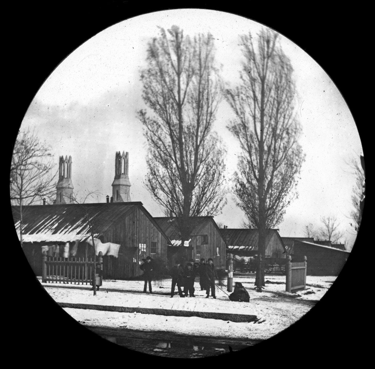 Washington Park Barracks efter den stora branden i Chicago, ca 1871 (glaslykta) av American Photographer