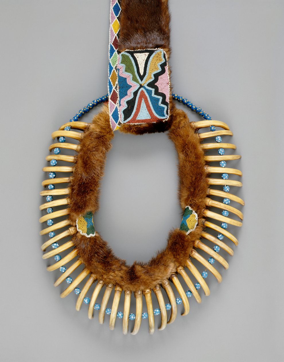 Halsband med björnklor, Mesquakie, c.1835 av American School