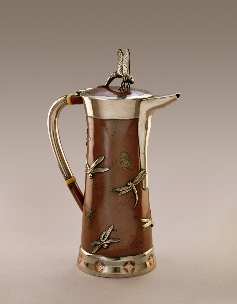 Kaffekanna, Tiffany and Company, 1879 (sterling silver med koppar) av American School