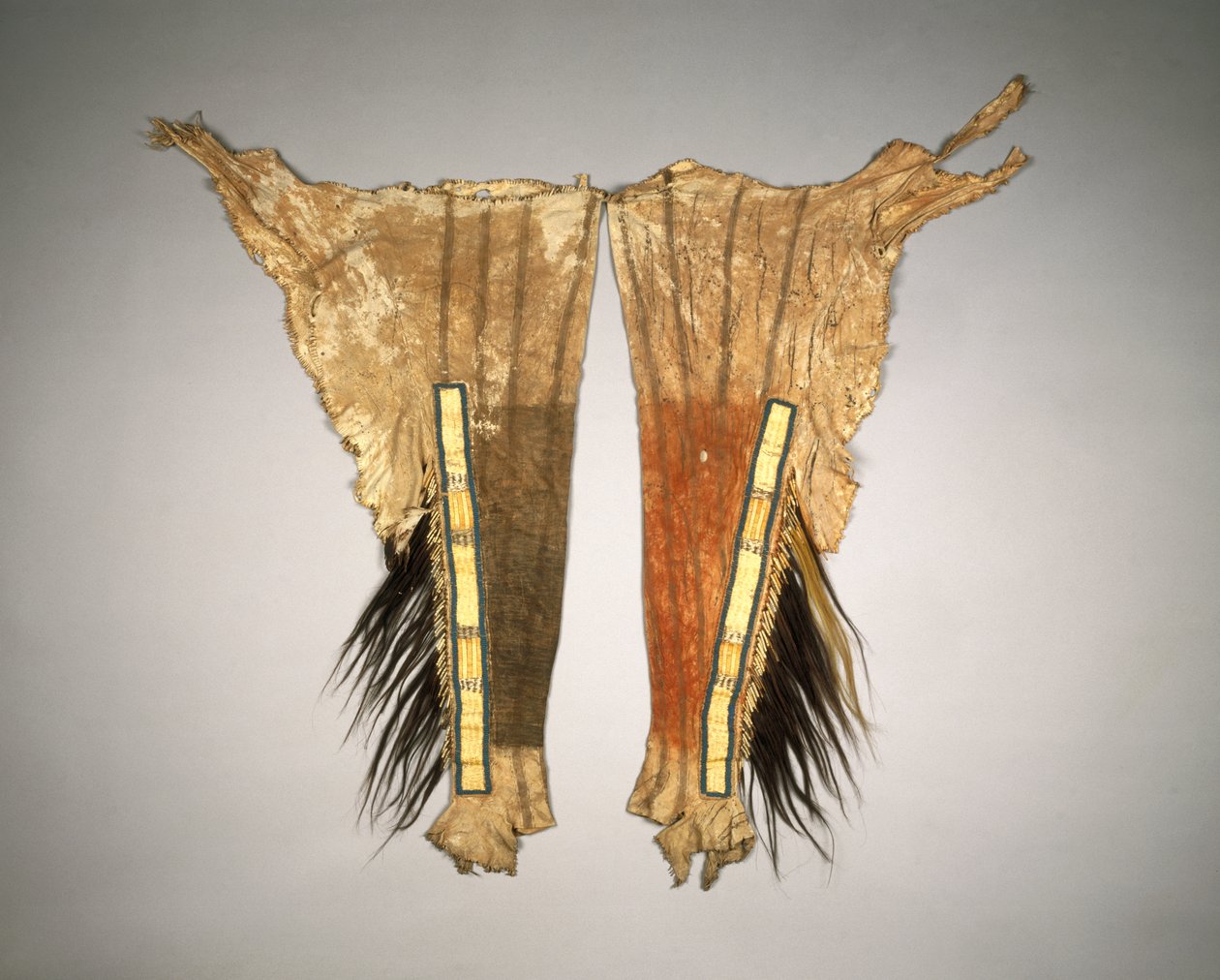 Leggings för Chiefs War Dress, Sioux, Yantonai, 1801-33 av American School