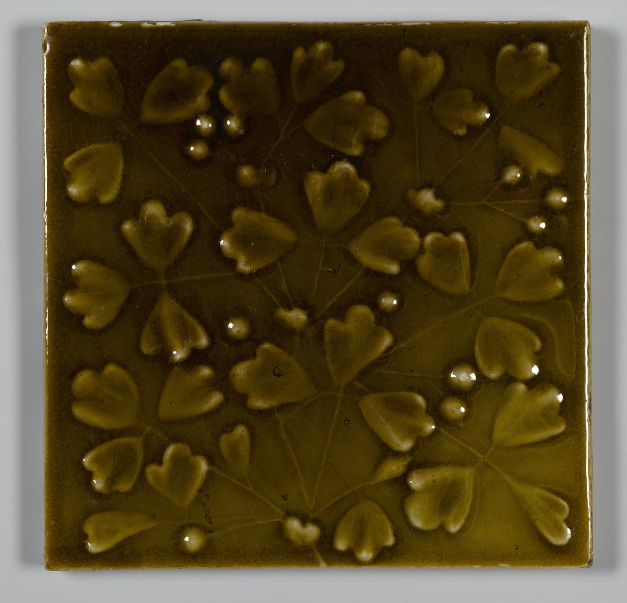 Kakel designat och producerat hos J. & J.G. Low Art Tile Works, Chelsea, Massachusetts, ca 1881 (glaserat lergods) av American School