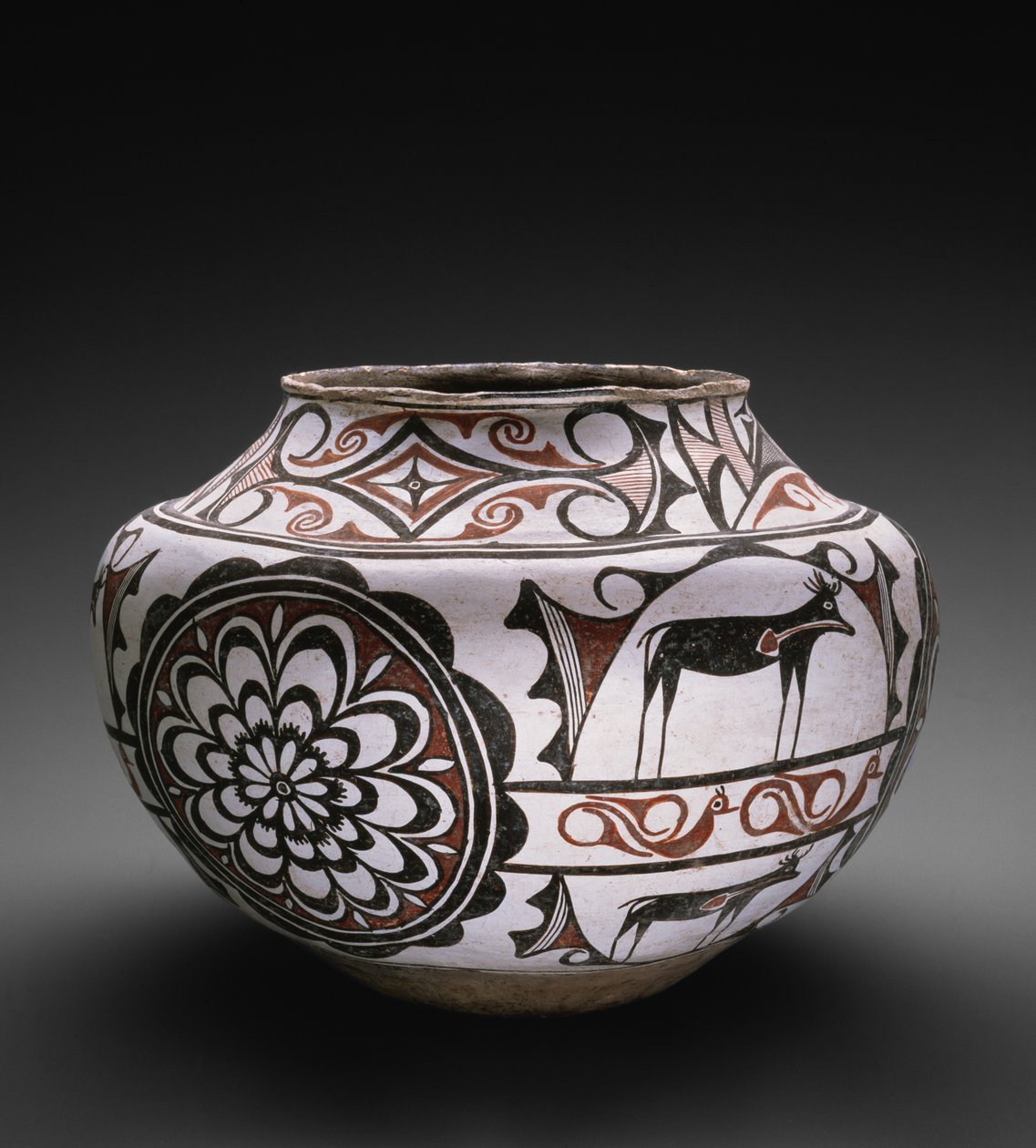 Zuni Pueblo burk med rådjur, fåglar och rosetter, 1880-85 (lergods med polykrom slipmålning) av American School