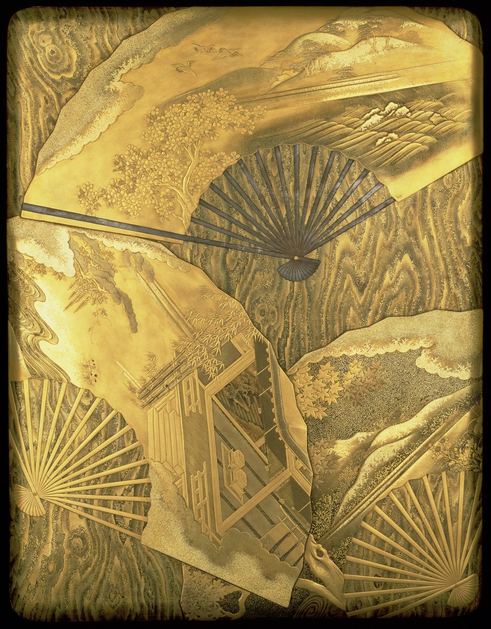 Låda och lock med fläktdekoration med landskapsdesign på en träkornig mokume-mark, presenterad för Gojo-in av Matsudaira Dainagon noto no Kami från Mino-provinsen 1714, Qing-dynastin (lack av Chinese School