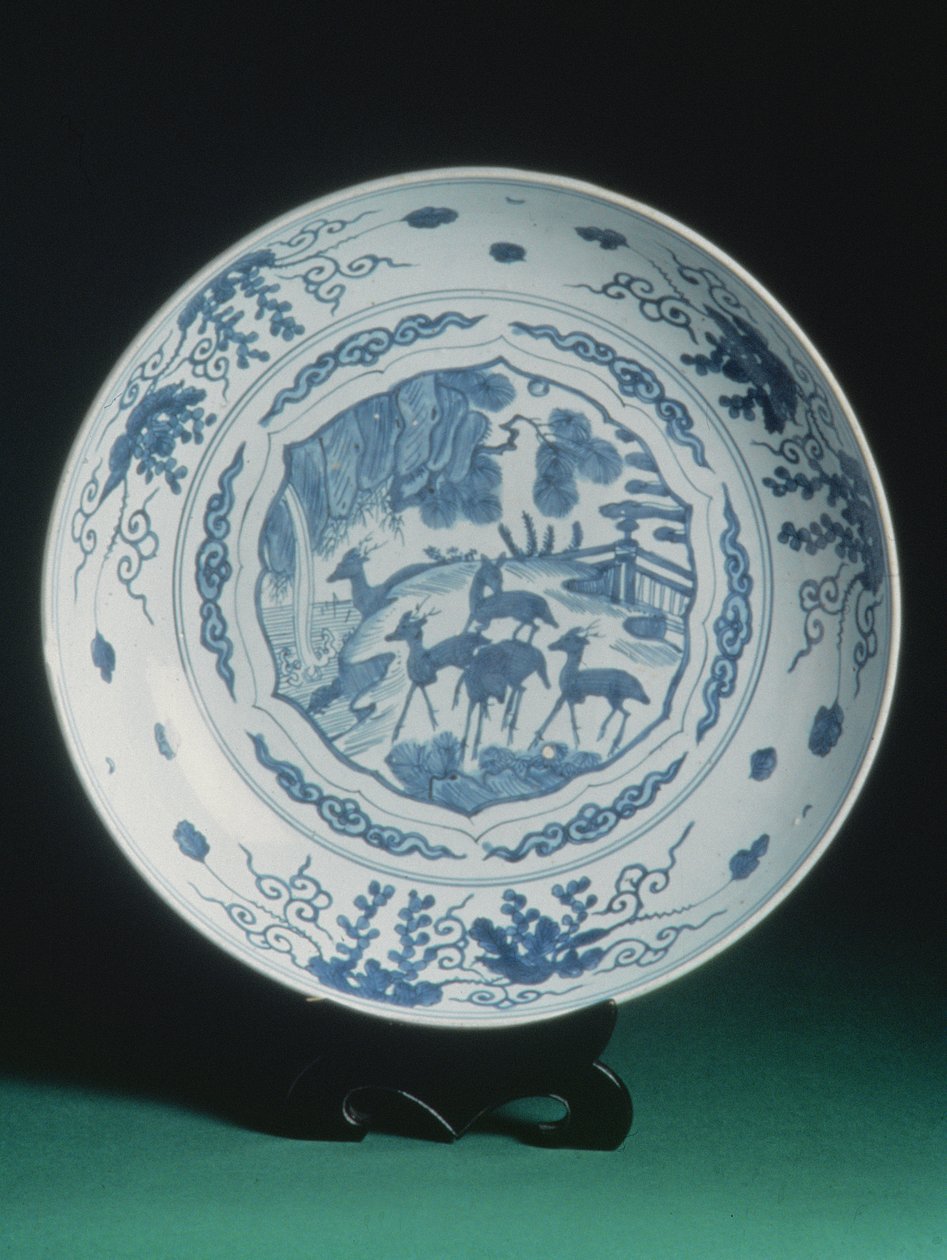 Laddare med blå och vit dekor, 1550-75 (porslin) av Chinese School