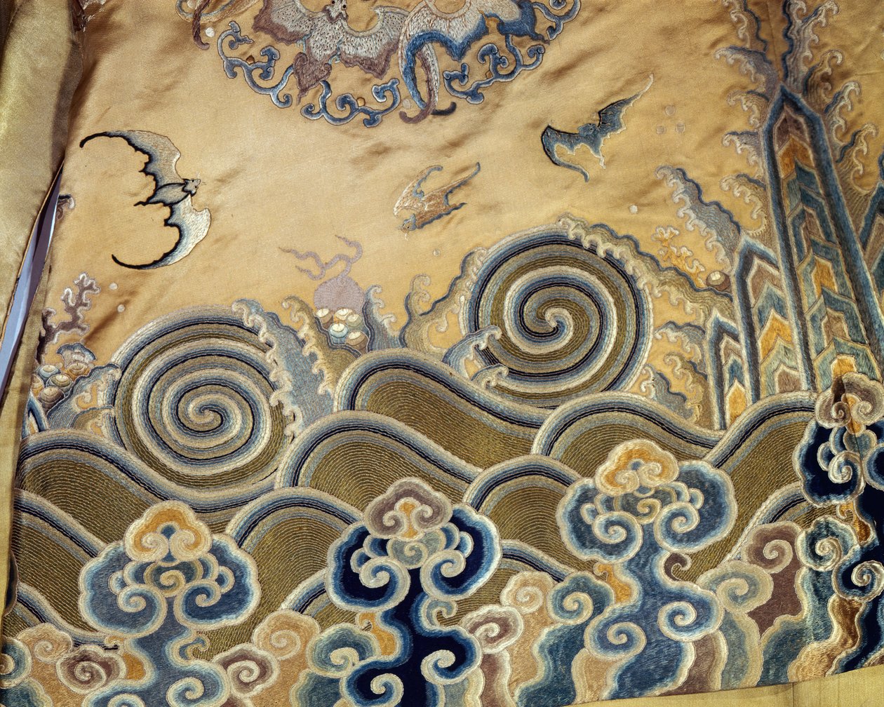 Detalj av en begravningsdräkt, Qingdynastin (1644-1912) (satäng) av Chinese School