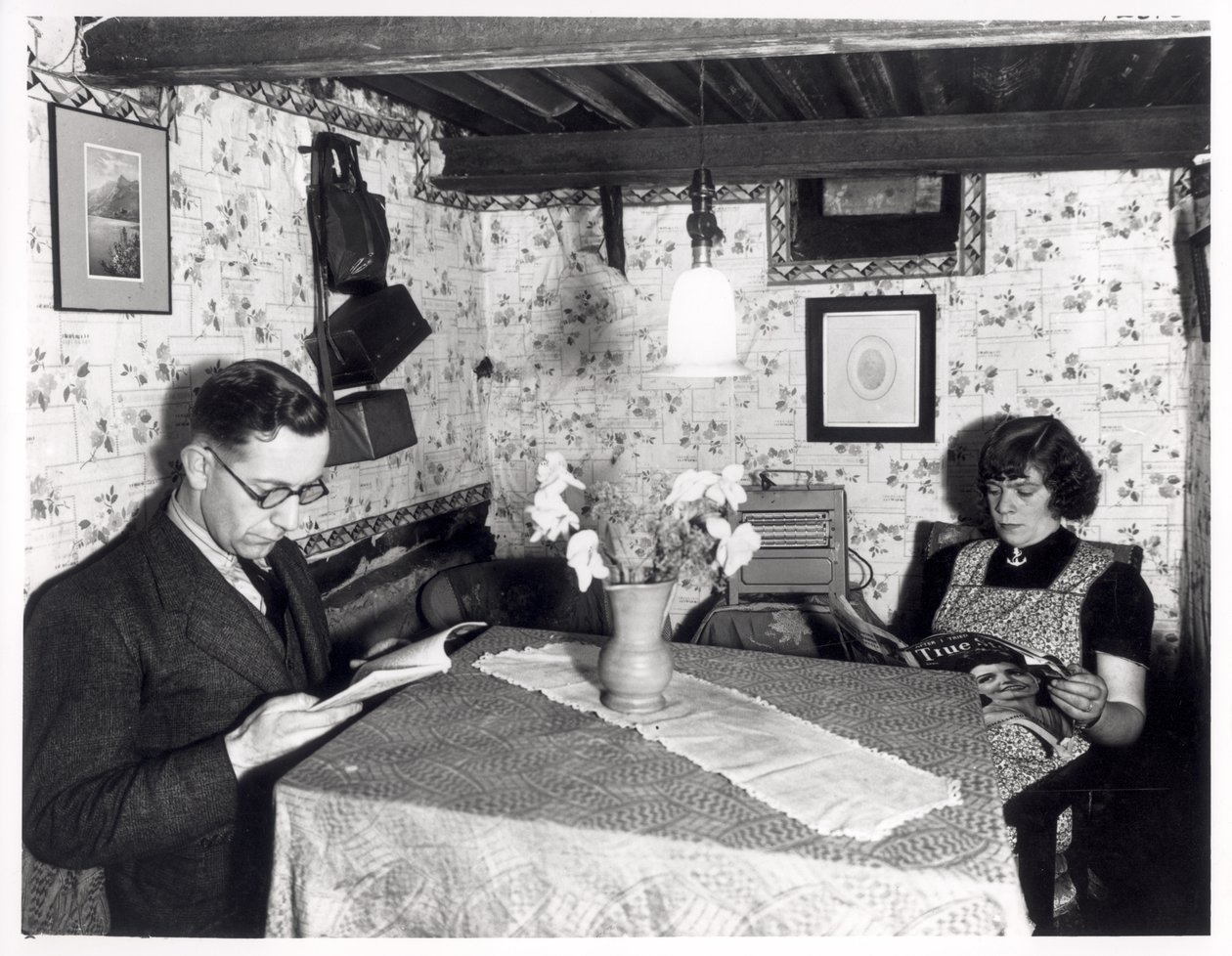Ett par i ett skyddsrum, 11 Cardigan Avenue, Leeds, 15 oktober 1940 av English Photographer