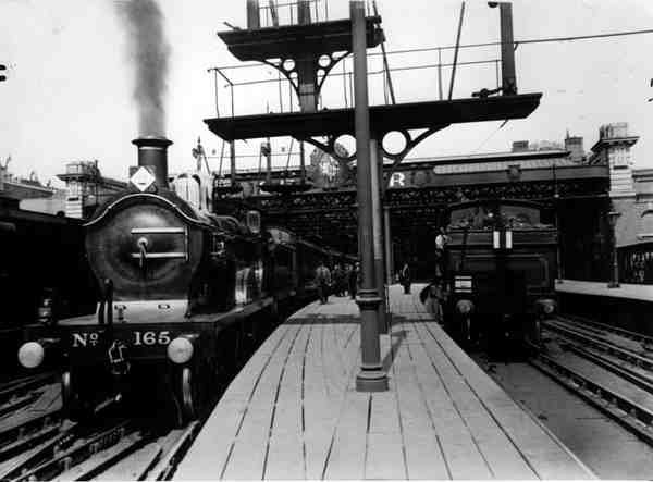 Ångtåg i Charing Cross Station, ca 1913 av English Photographer