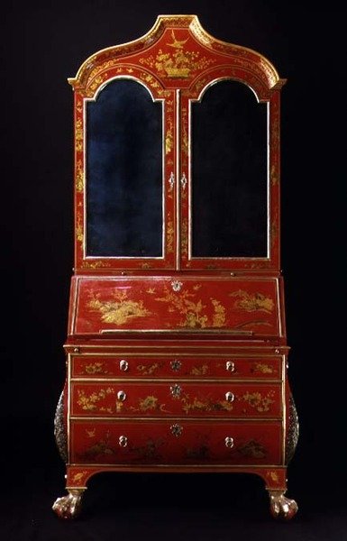 Bureau bokhylla, engelska, c.1700 (röd japanning) av English School