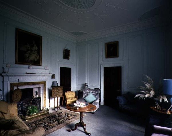 Salong med nyklassisk fris av musikinstrument, Belle Isle, Windermere, Cumbria av English School