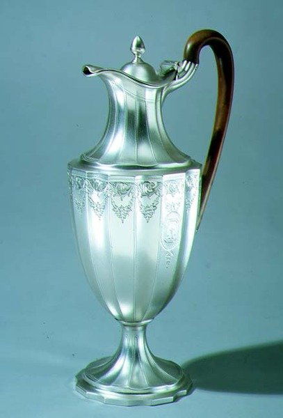 Varmvattenkanna, ljusskuren och panelad av Peter och Anne Bateman, London, 1792 (silver) av English School