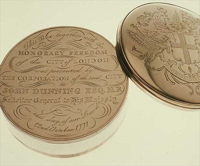 Stor Freedom-box som presenterar Londons hedersfrihet för John Dunning Esq., MP, den 22 oktober 1771 av English School