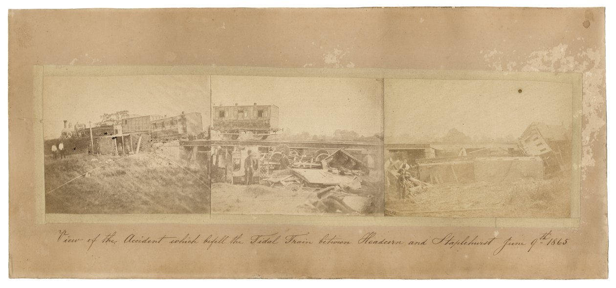 Montage av tågkraschen i Staplehurst, 1865 (tre sepia-tonade fotografier monterade tillsammans på en kortstödbräda) av English School