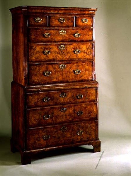 Queen Anne tallboy, ca 1710 (valnöt) av English School