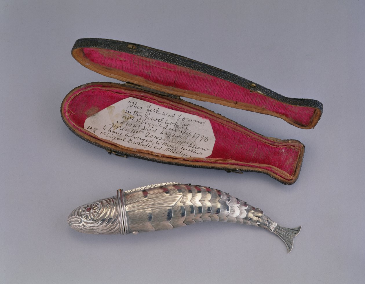 Syset i form av en fisk, 1765-90 (silver) av English School
